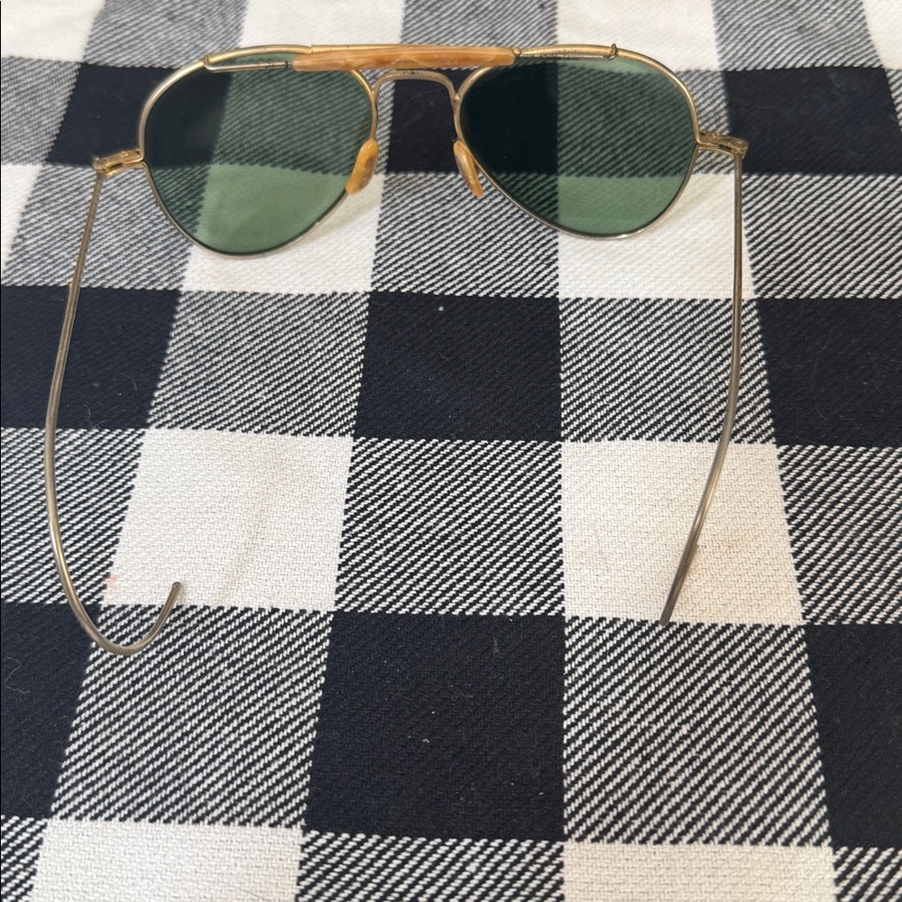 Vintage late 1940s- early 1950s Gold Aviator Sunglasses - Picture 4 of 6